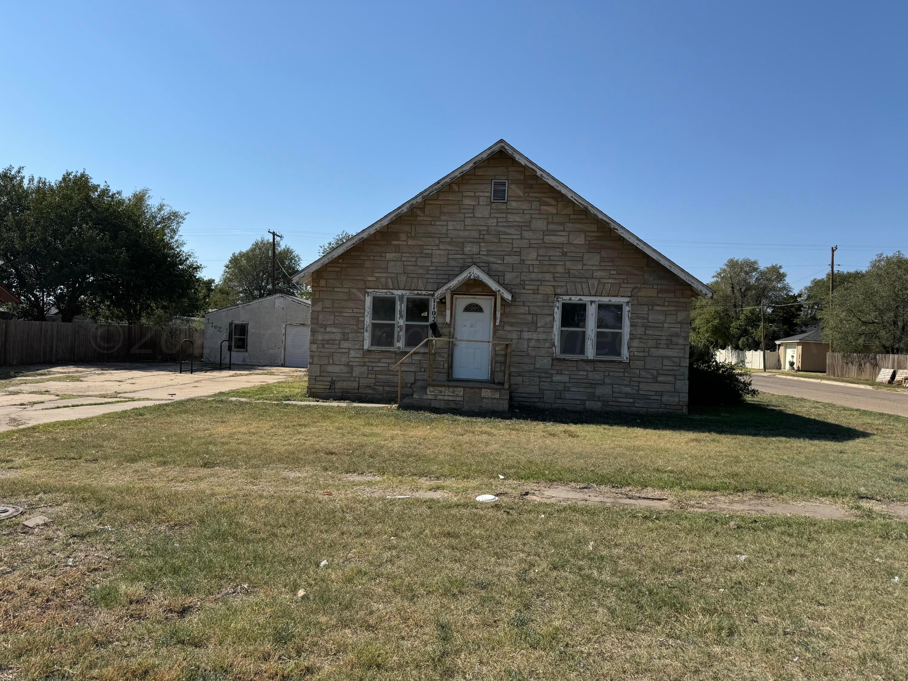 1102 S Baylor Street, Perryton, Texas image 1