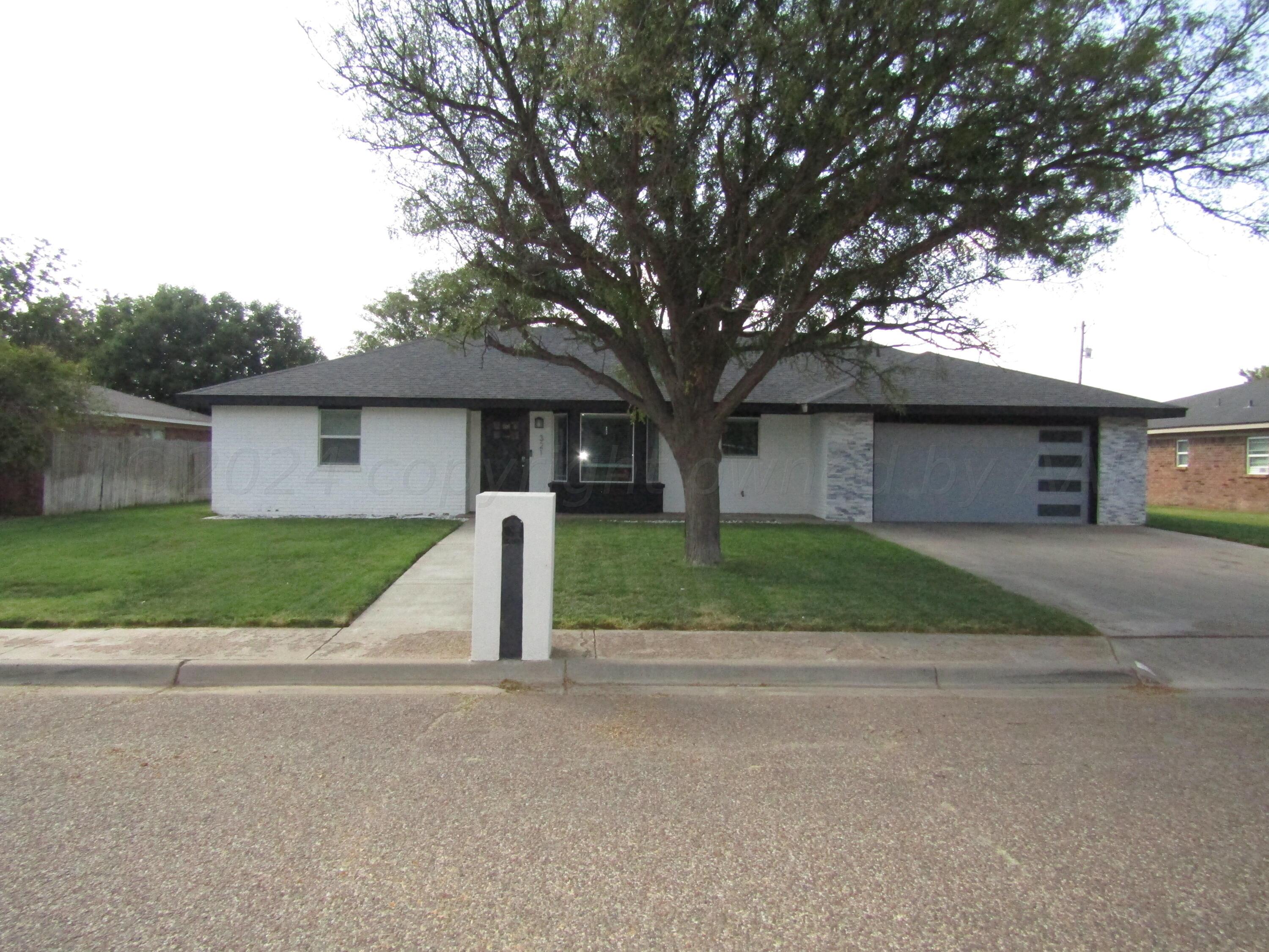 321 N Elm Street, Hereford, Texas image 1