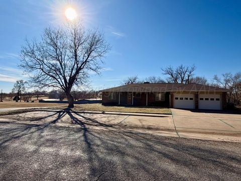 Homes For Sale - 421 S 10th Street<br/> Memphis, TX 79245