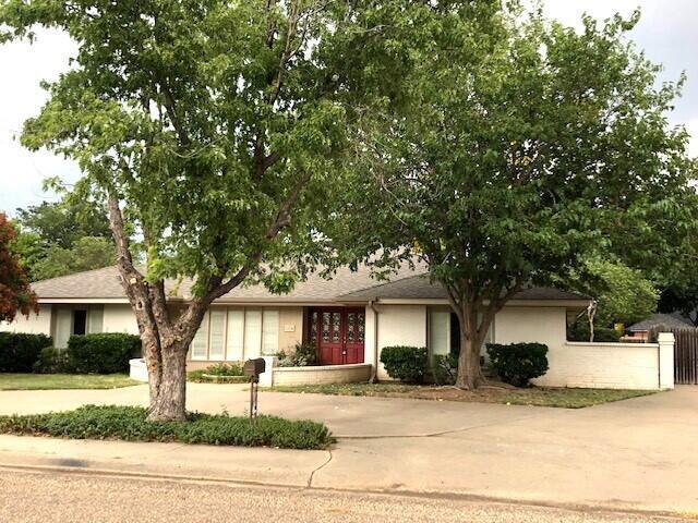 204 Carson Avenue, Dumas, Texas image 1