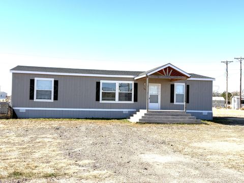 Homes For Sale - 102 Bear Lane<br/> Dumas, TX 79029