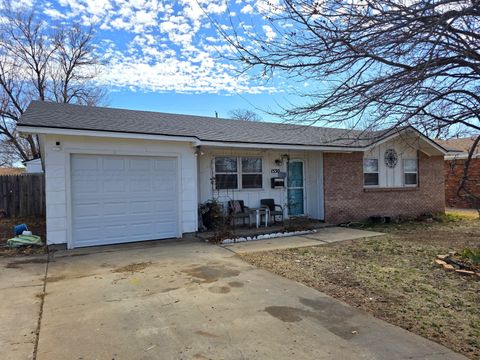 Homes For Sale - 1530 N Sumner Street<br/> Gray County, Pampa, TX 79065