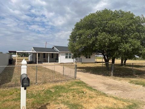 Homes For Sale - 3811 Lakeview Road<br/> Hereford, TX 79045