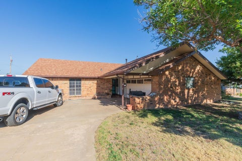 Homes For Sale - 108 Jefferson Street<br/> Carson County, Skellytown, TX 79080