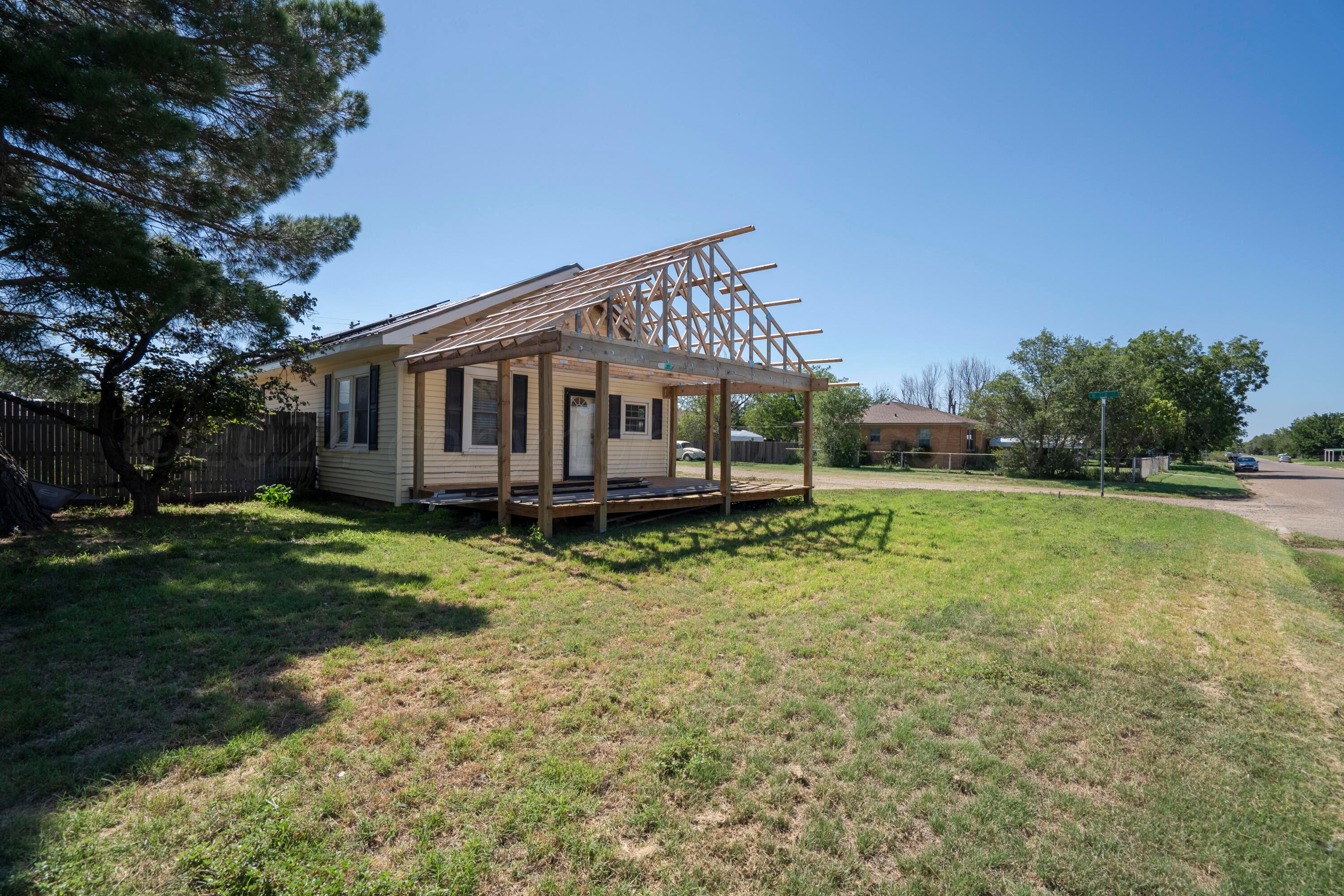 900 S Ridgeland Ave, Fritch, Texas image 2