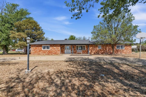 Homes For Sale - 700 W Cleveland Street<br/> Dimmitt, TX 79027