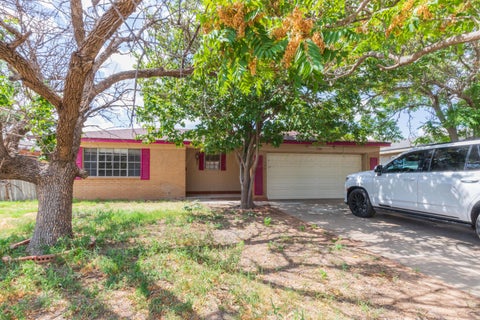 Homes For Sale - 3204 Oakdale Drive<br/> Amarillo, TX 79103