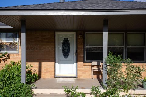 Homes For Sale - 608 S 2nd Street<br/> Vega, TX 79092