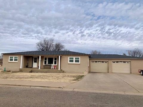 Homes For Sale - 619 S Indiana Street<br/> Perryton, TX 79070
