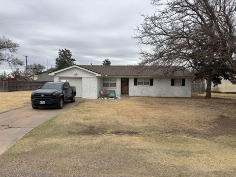 Homes For Sale - 303 Cherry Street<br/> Claude, TX 79019