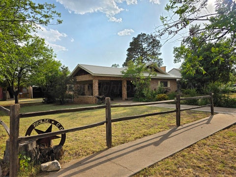 Homes For Sale - 510 Avenue E Se<br/> Childress, TX 79201