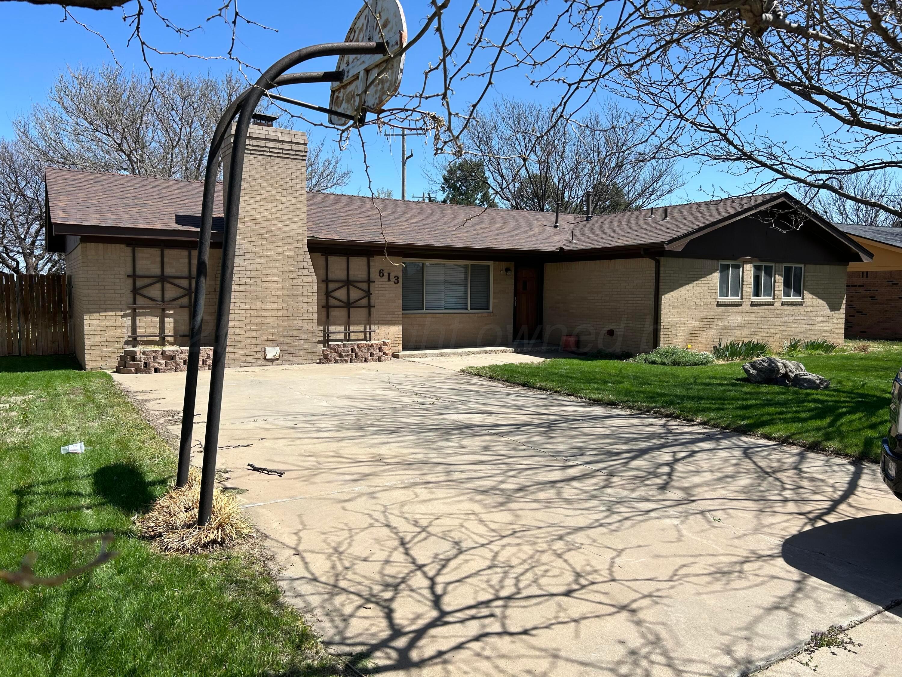613 S Fulton Street, Stratford, Texas image 1