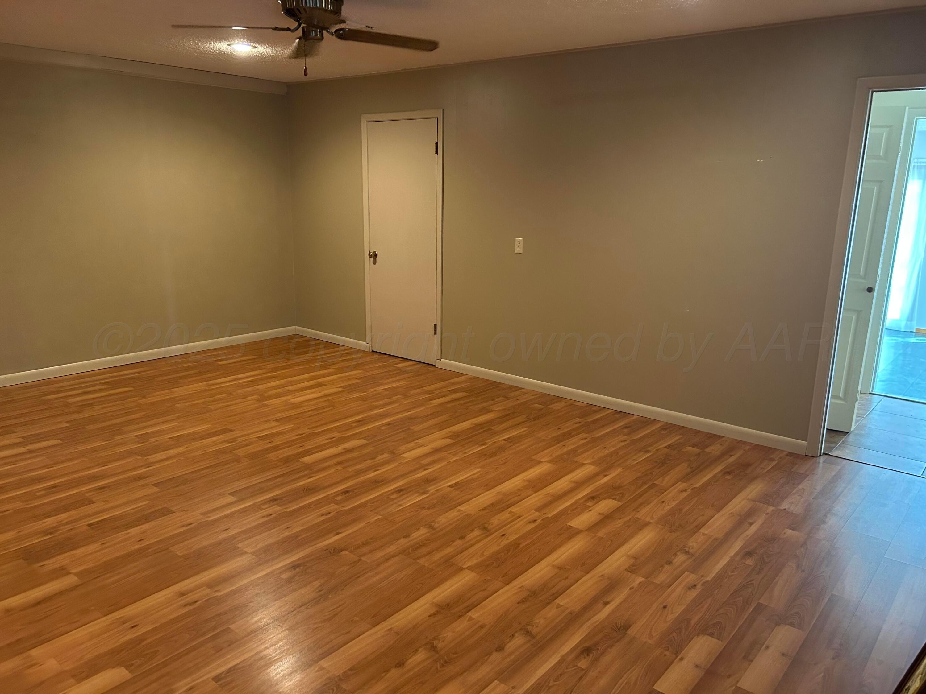 613 S Fulton Street, Stratford, Texas image 4