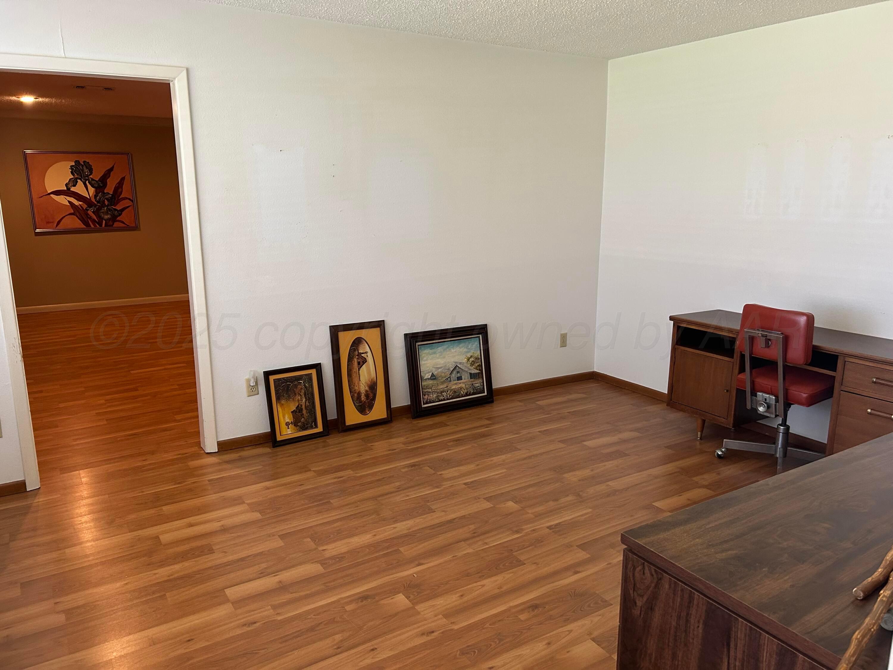 613 S Fulton Street, Stratford, Texas image 2