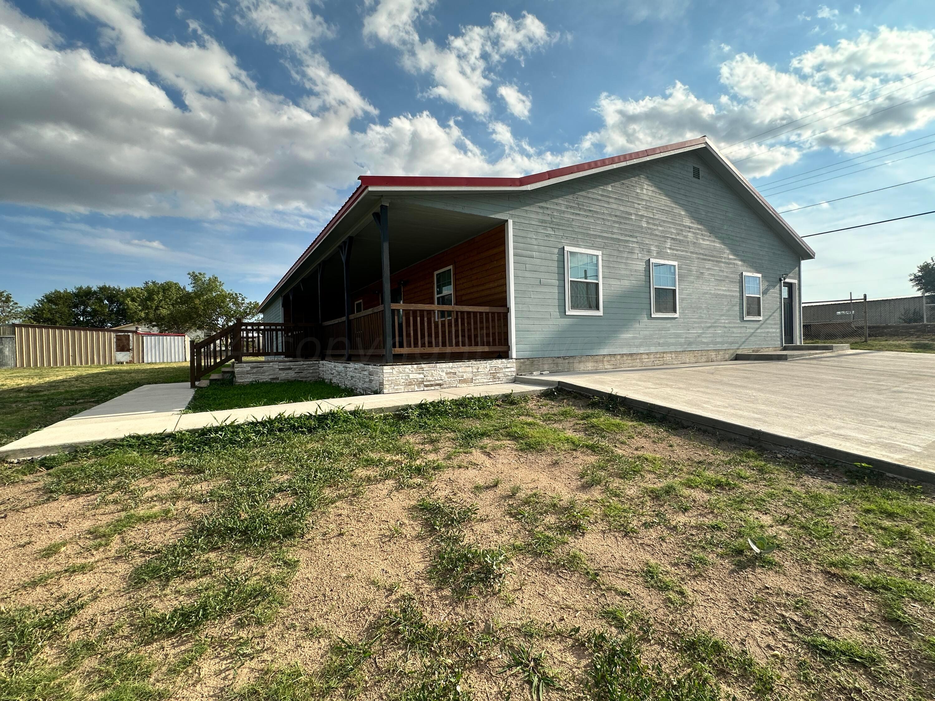 904 S Morse Avenue, Stinnett, Texas image 2