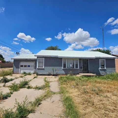 Homes For Sale - 604 NW 6th Street<br/> Swisher County, Tulia, TX 79088