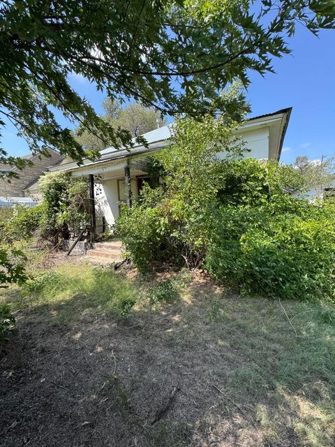 Homes For Sale - 607 Clarendon Street<br/> McLean, TX 79057