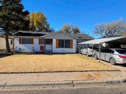 Homes For Sale - 1202 S Grinnell Street<br/> Perryton, TX 79070