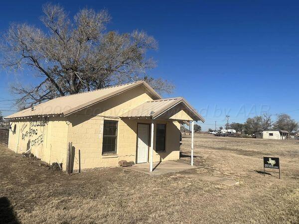 612 Rock Island Avenue, Channing, Texas image 2