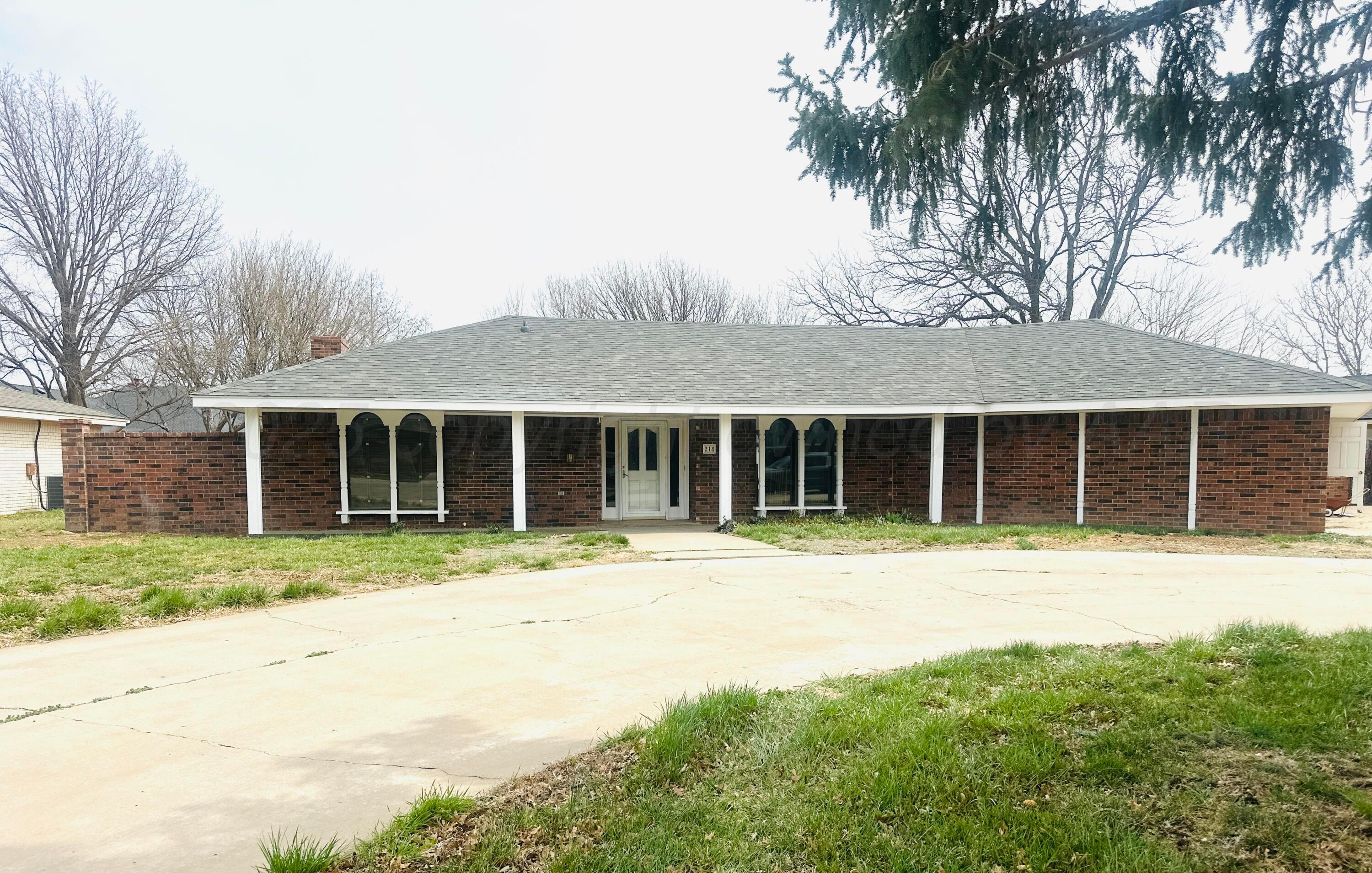 218 N Carson Avenue, Dumas, Texas image 1