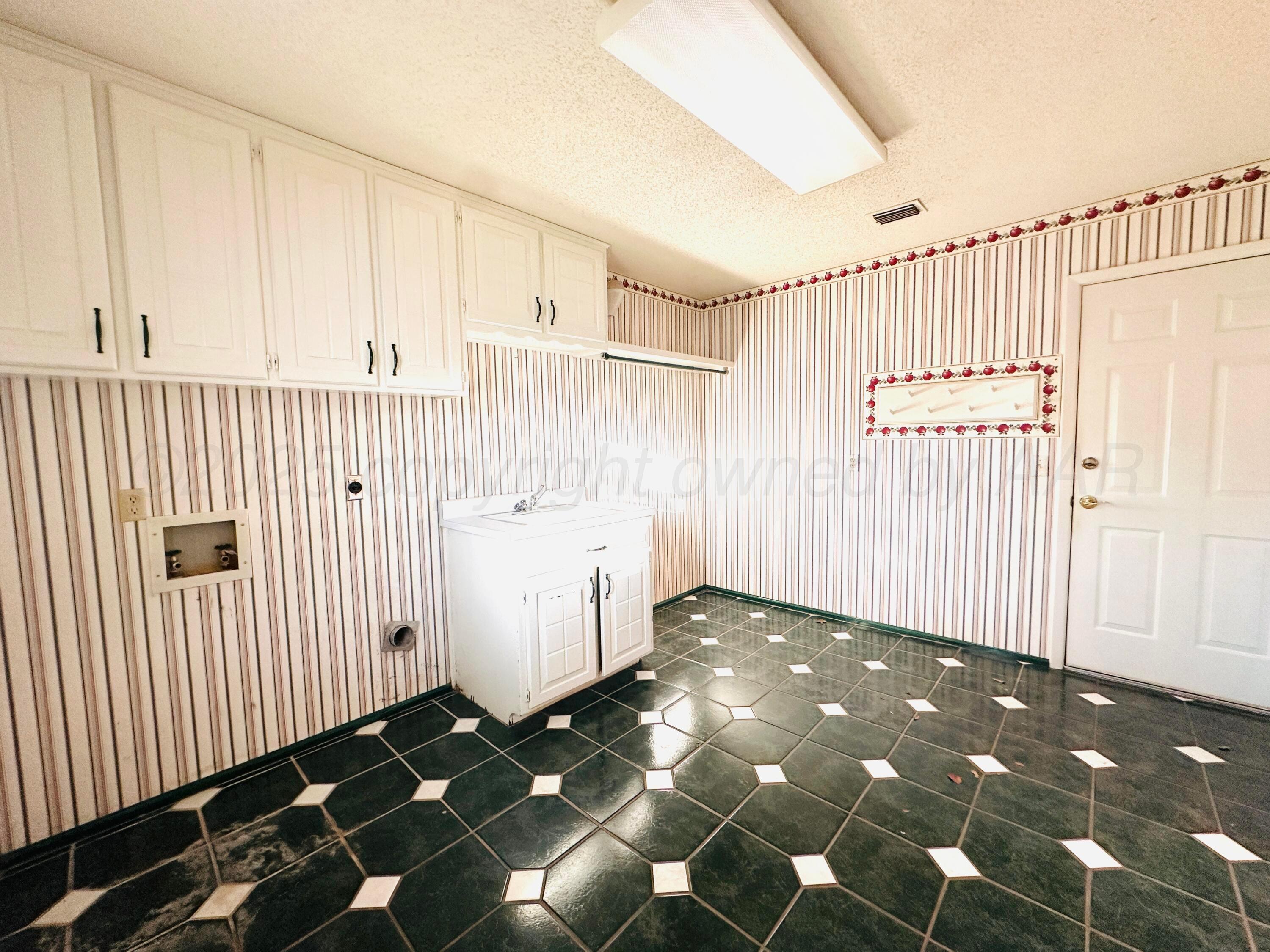 218 N Carson Avenue, Dumas, Texas image 32
