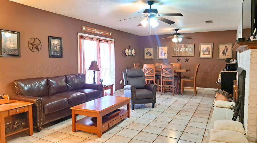 921 N Maddox Avenue, Dumas, Texas image 2