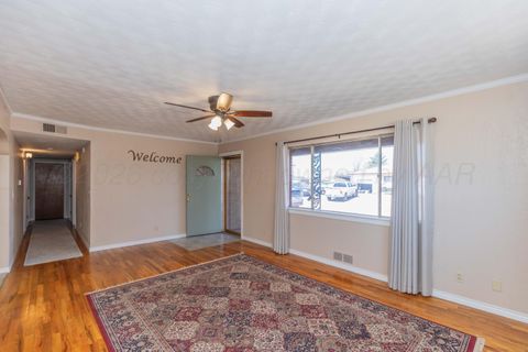 Homes For Sale - 300 S Vaughn Avenue<br/> Fritch, TX 79036