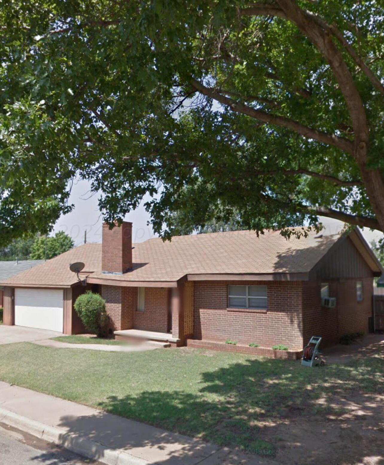 713 N 18th Street, Memphis, Texas image 1