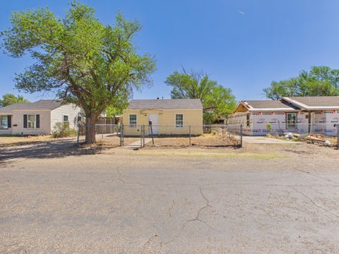 Homes For Sale - 1412 N Marrs Street<br/> Amarillo, TX 79107