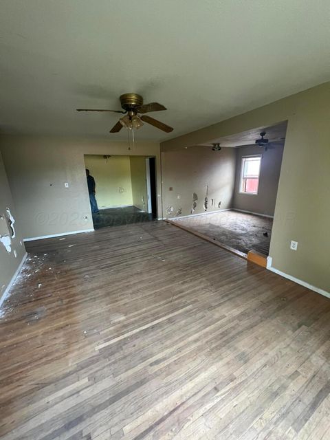 Homes For Sale - 302 S Robey Avenue<br/> Fritch, TX 79036