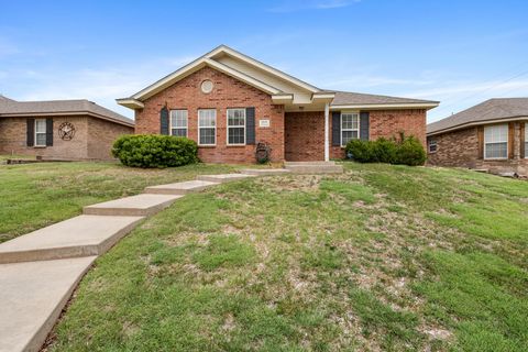 Homes For Sale - 2111 Noah Street<br/> Amarillo, TX 79118
