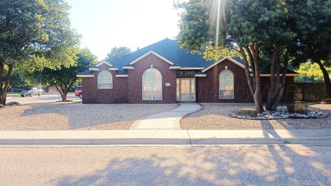 Homes For Sale - 301 Robin Road<br/> Dumas, TX 79029