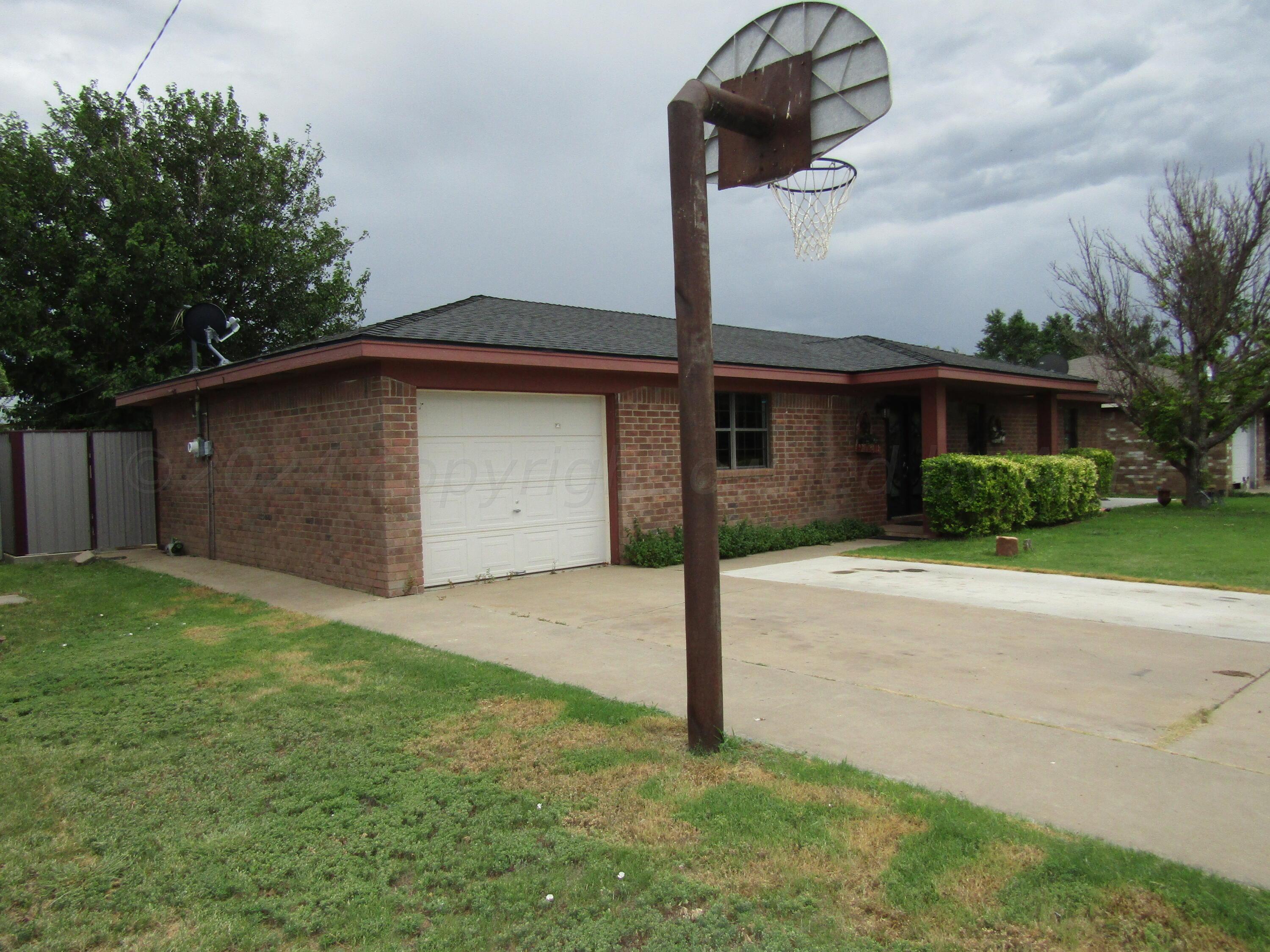 618 Star Street, Hereford, Texas image 2