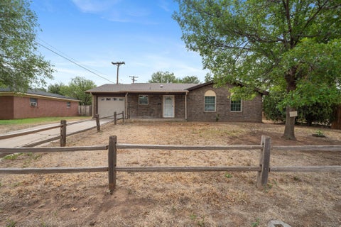 Homes For Sale - 222 NW 11th Street<br/> Dimmitt, TX 79027