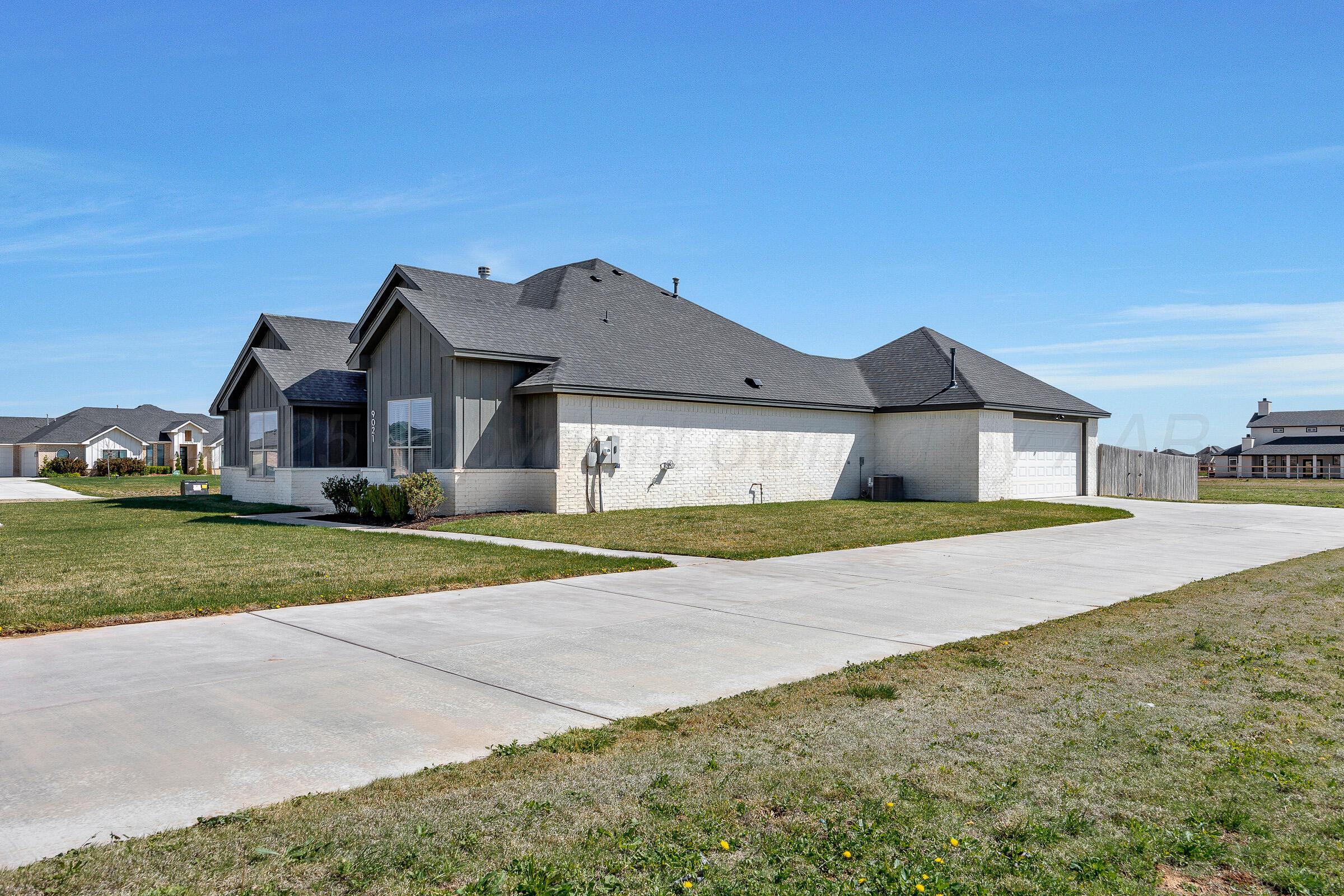 9021 W Cypress Bend Drive, Amarillo, Texas image 2