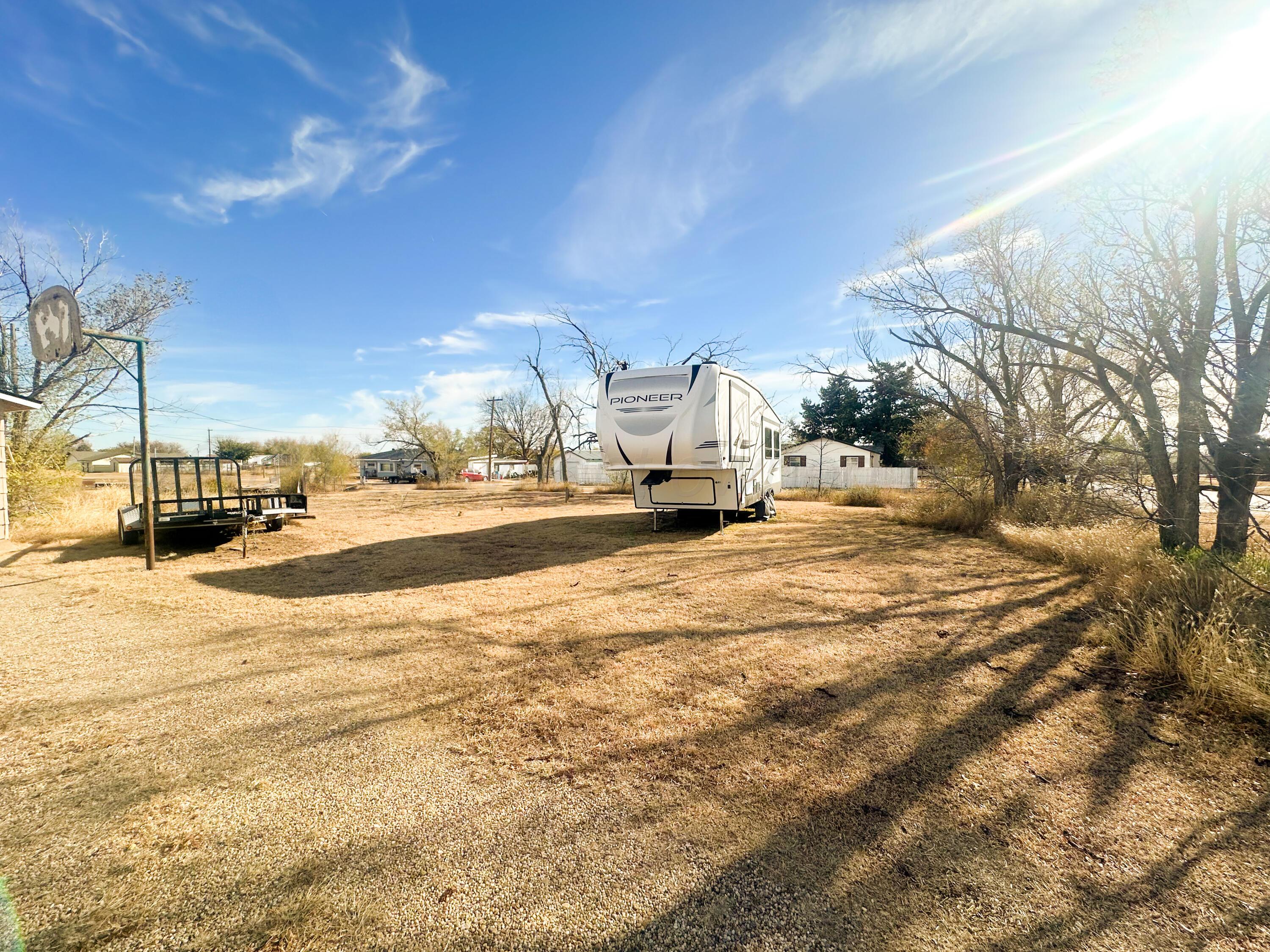 107 N Brown Street, Stinnett, Texas image 3