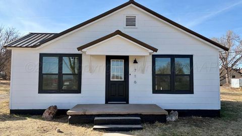 Homes For Sale - 716 Ellerbe<br/> Clarendon, TX 79226