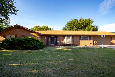 Homes For Sale - 2504 11th Avenue<br/> Randall County, Canyon, TX 79015