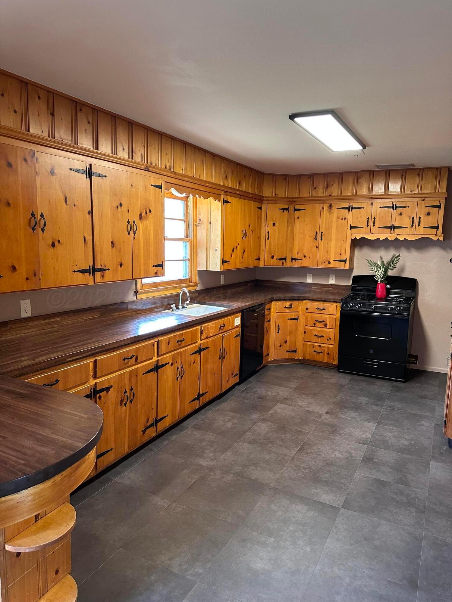 1101 W Smiley Street, Amarillo, Alaska image 15