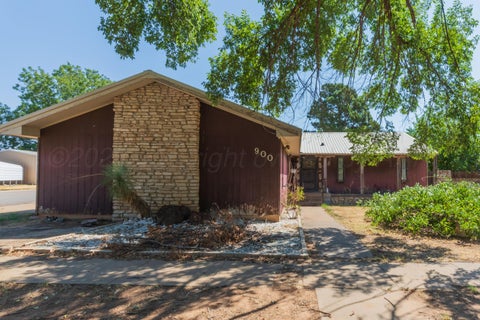 Homes For Sale - 900 S Madden Street<br/> Shamrock, TX 79079