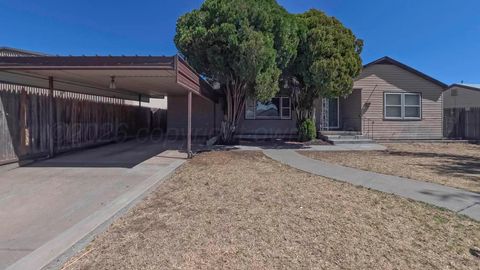 Mobile Home For Sale - 405 S Ridgeland Avenue<br/> Fritch, TX 79036