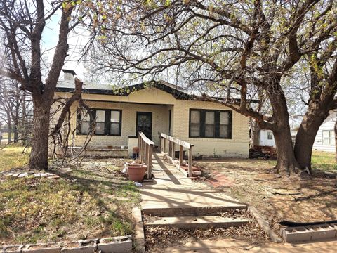 Homes For Sale - 812 N 15th Street<br/> Paducah, TX 79248