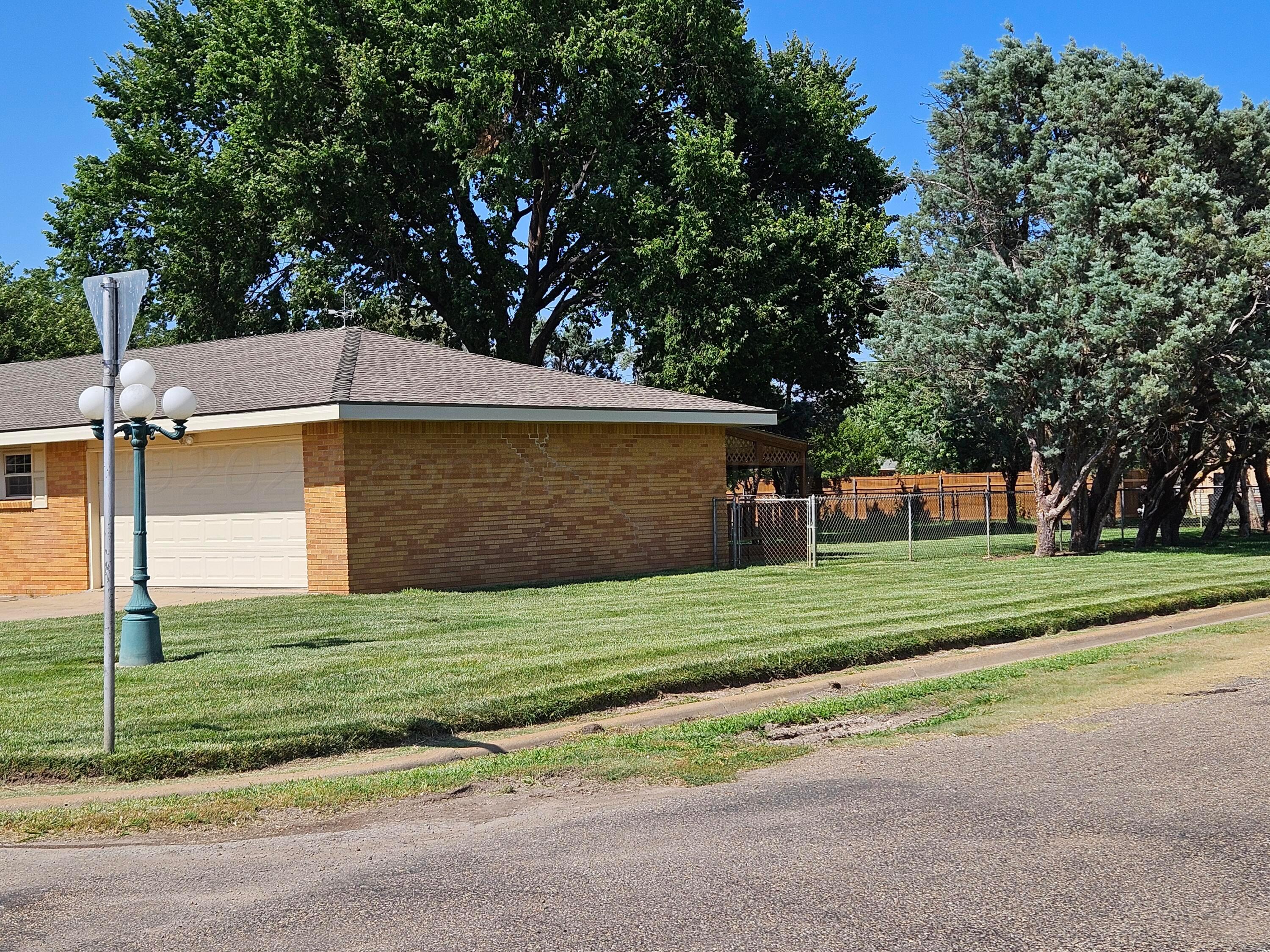 300 Pecan Avenue, Panhandle, Texas image 36