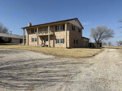 Homes For Sale - 13 Glenbrook Drive<br/> Borger, TX 79007