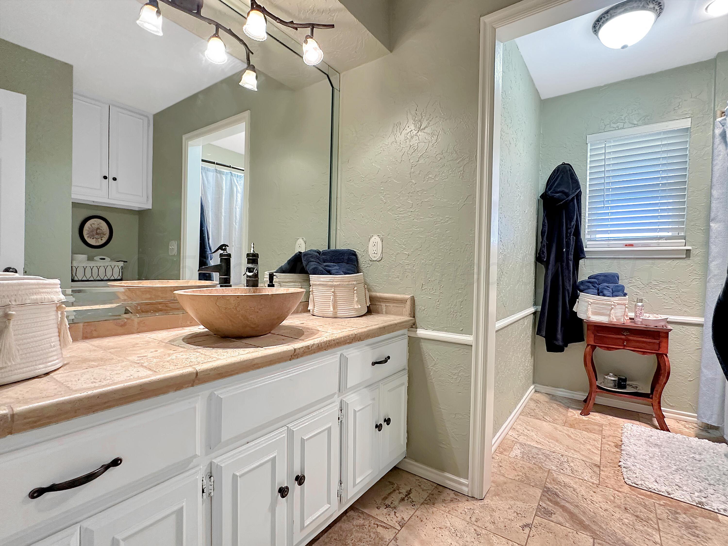 301 Sarasota Street, Borger, Texas image 15