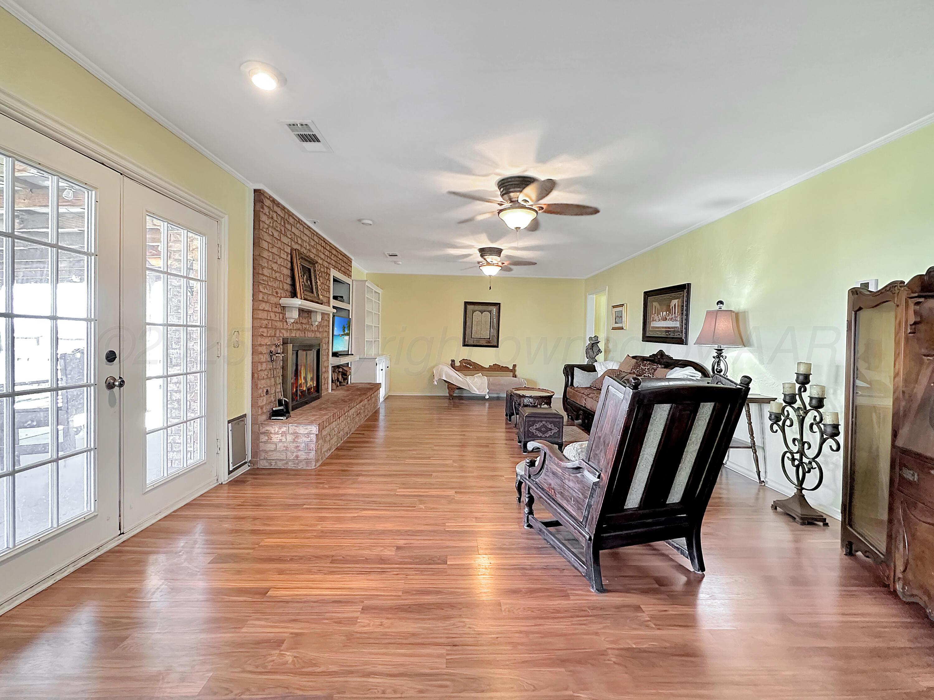301 Sarasota Street, Borger, Texas image 7