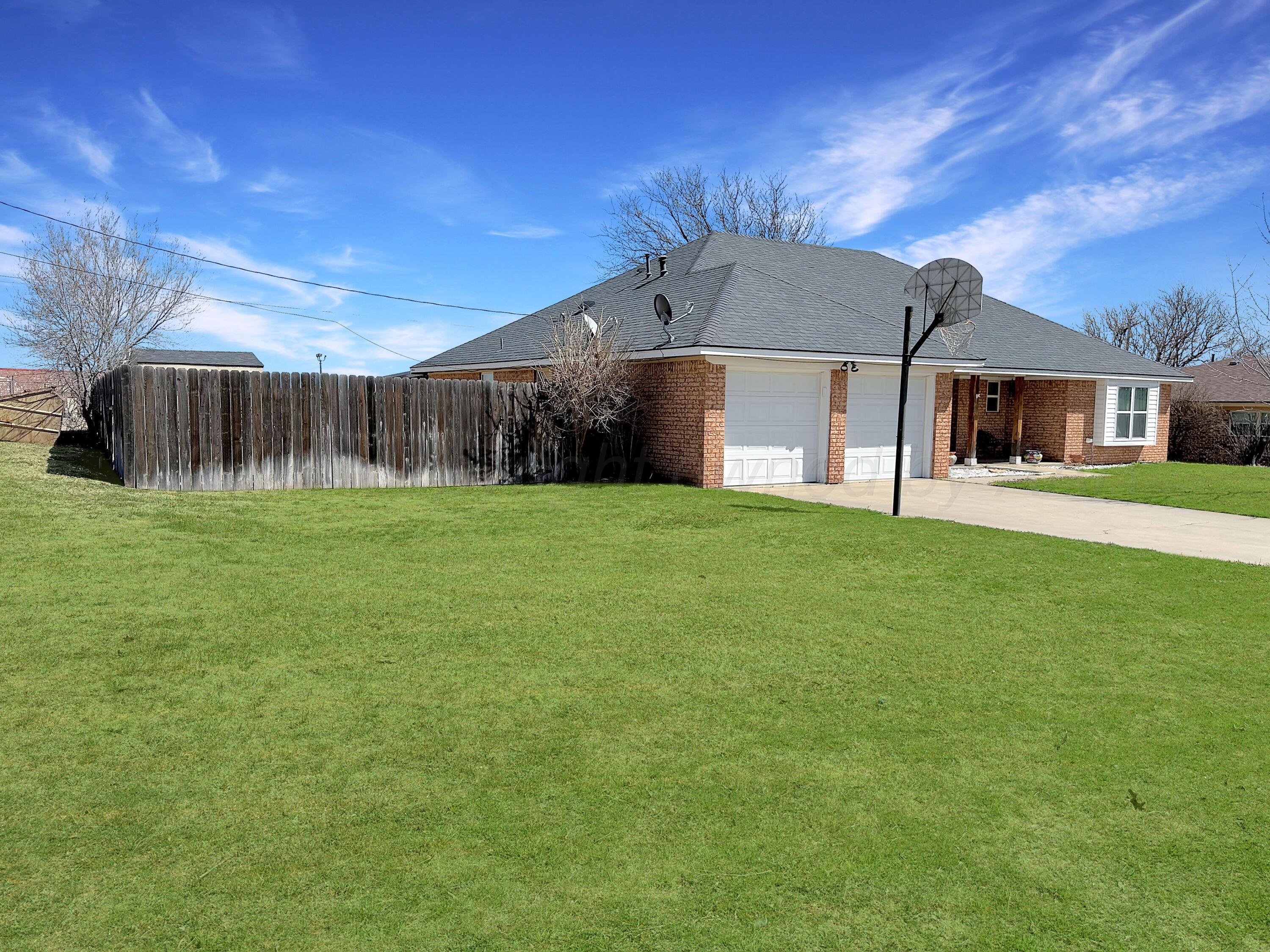 301 Sarasota Street, Borger, Texas image 4