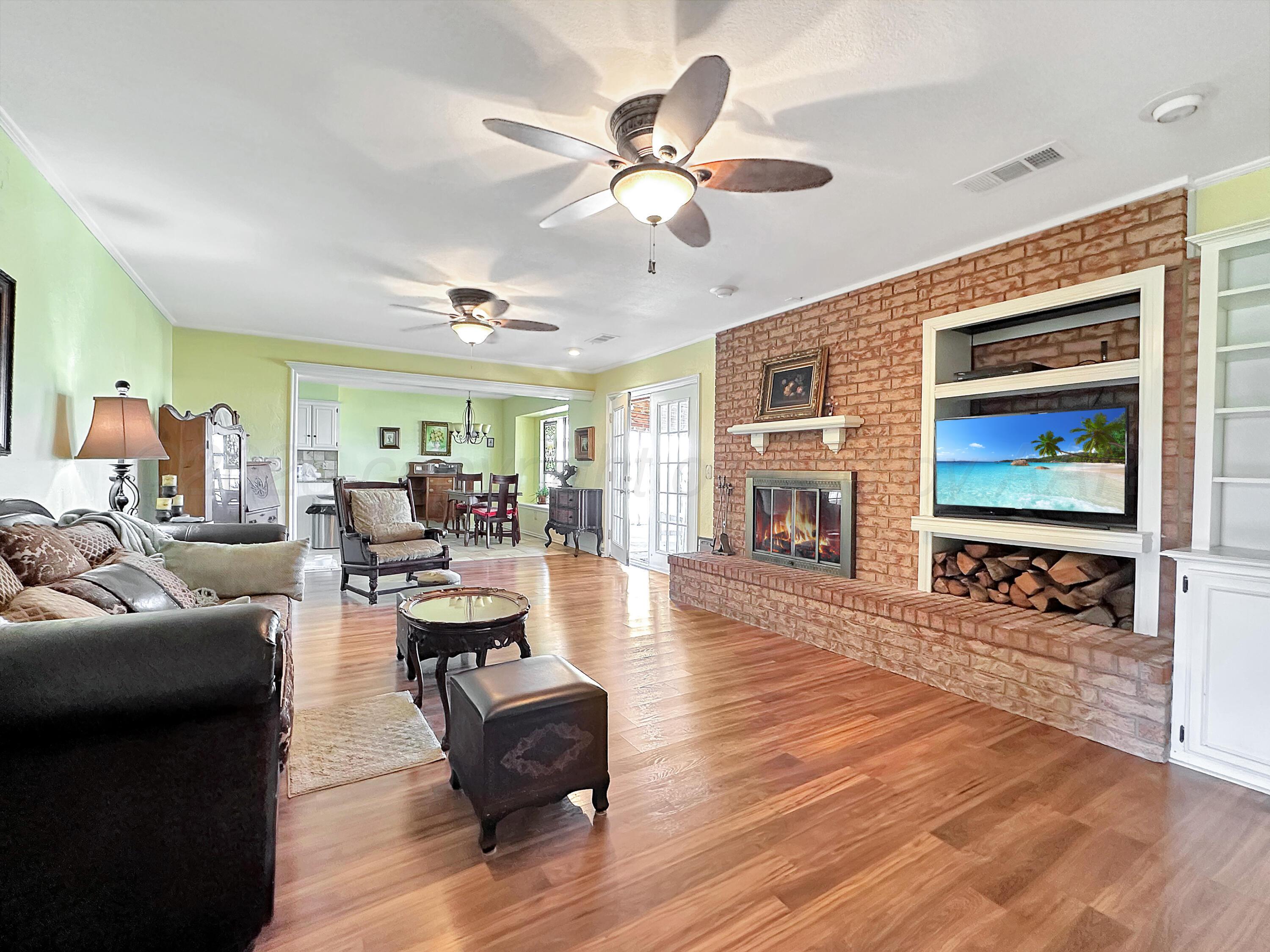 301 Sarasota Street, Borger, Texas image 6