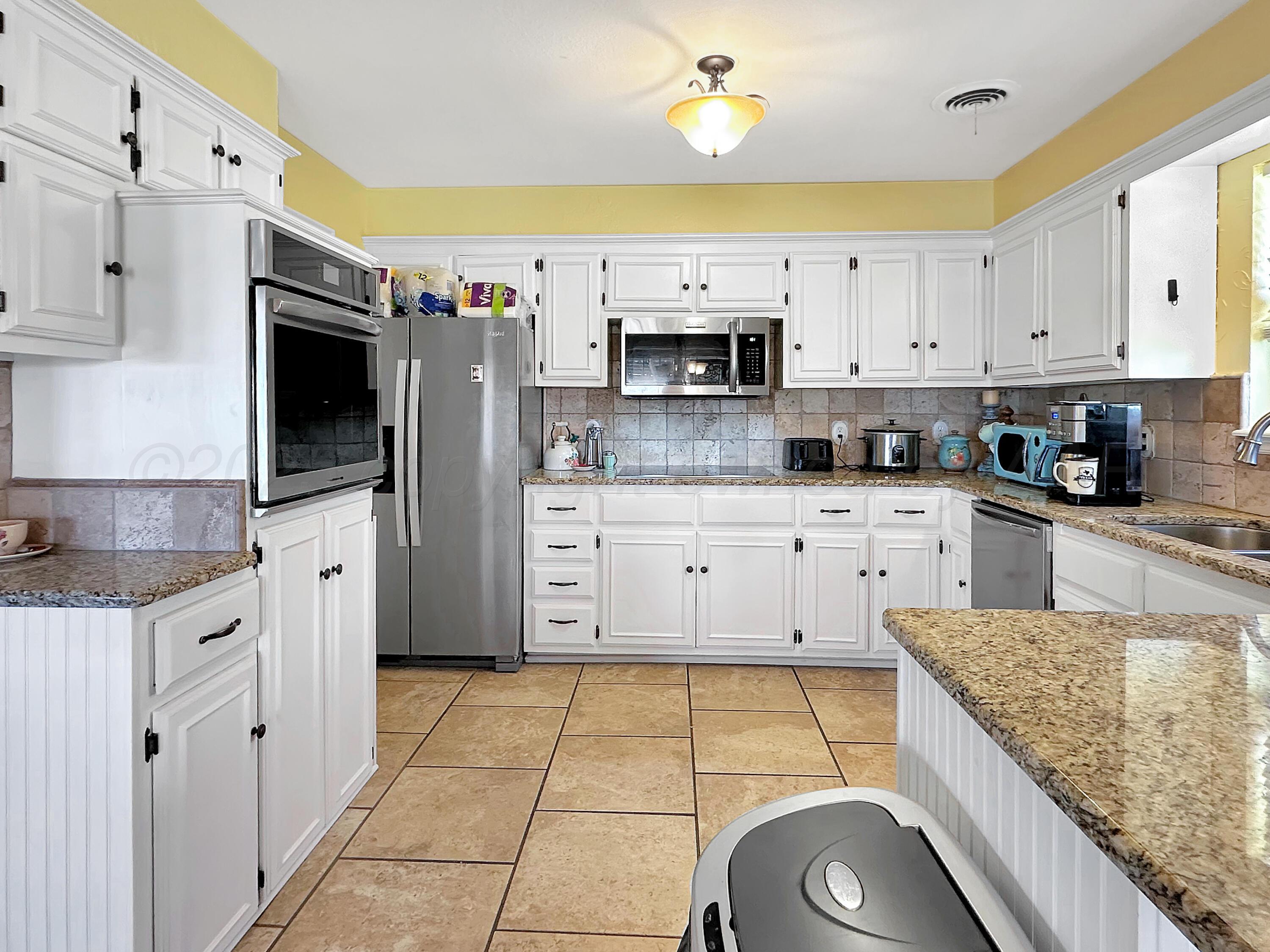 301 Sarasota Street, Borger, Texas image 11