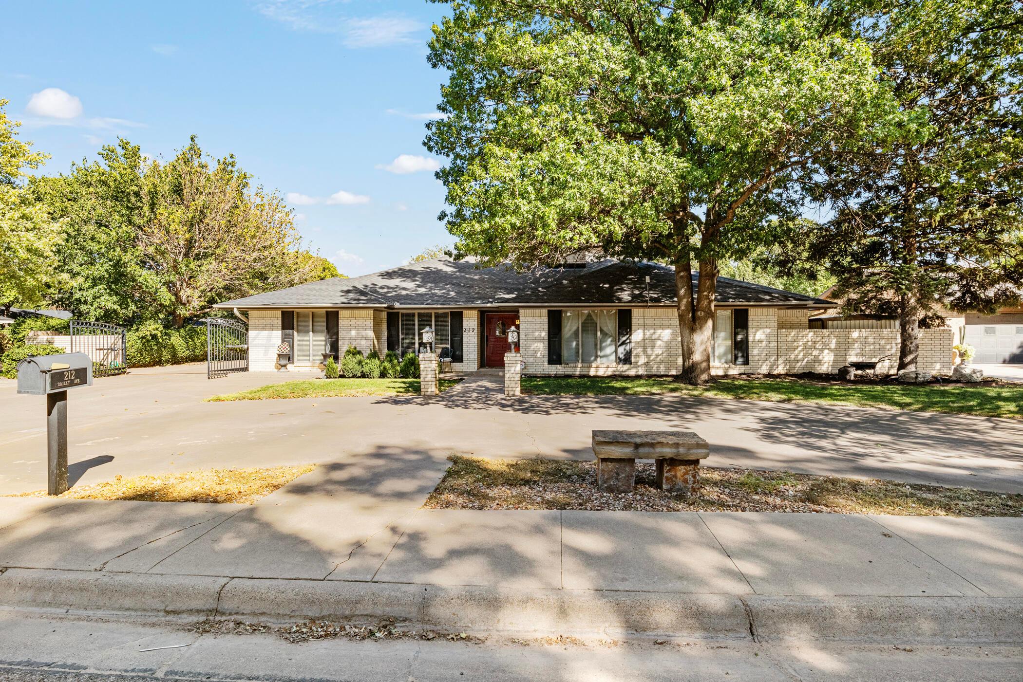 212 Bailey Avenue, Dumas, Texas image 3